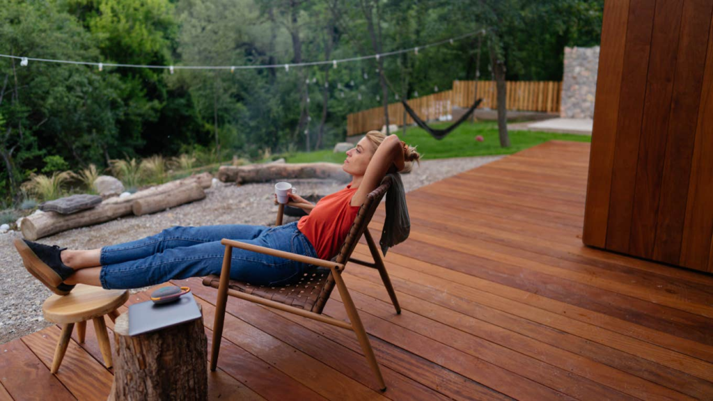 A Woman Shares 5 Ways to Treat "Travel Depression" After Coming Home from a Trip