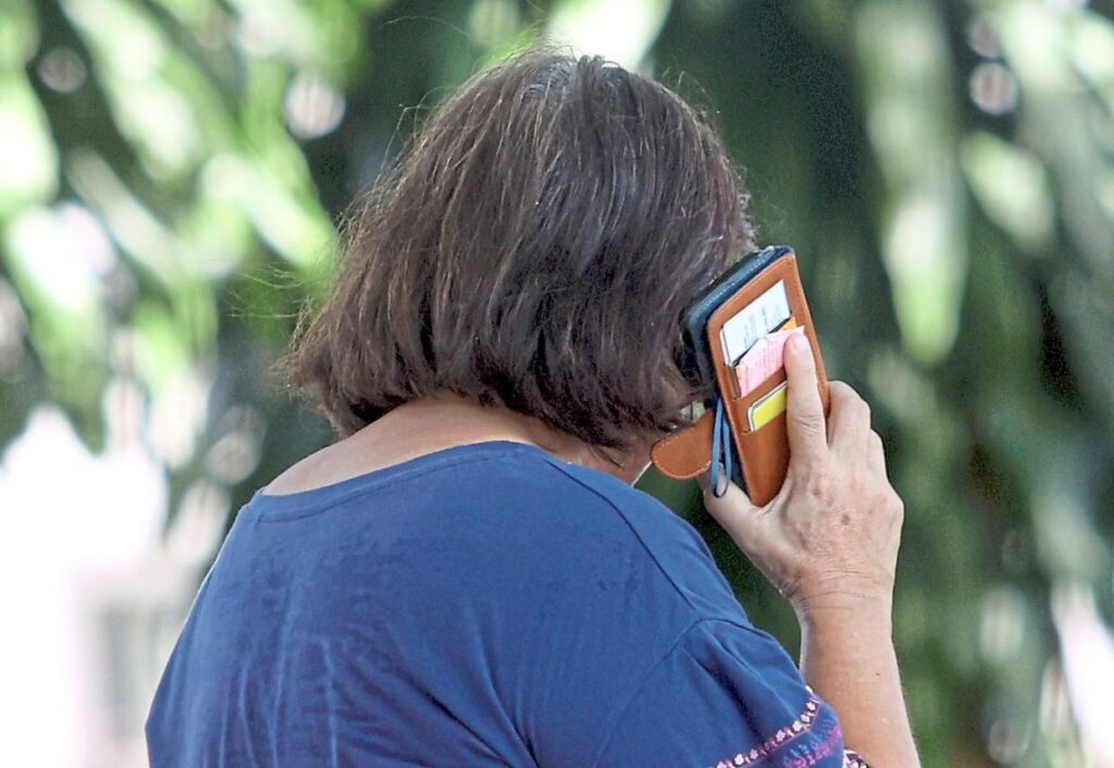 Using WhatsApp to treat depression in adults